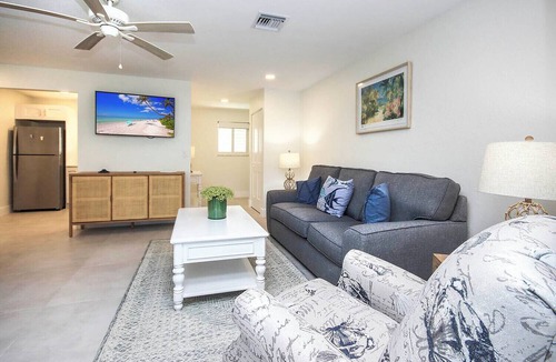 Tradewinds Condo | West End Paradise Unit Fish 6 - One bedroom suite w/water views