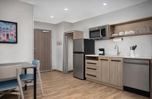 Weston Hotel | Weston Suite | 3 mi to Sawgrass Mills & Amerant Arena | Breakfast Included