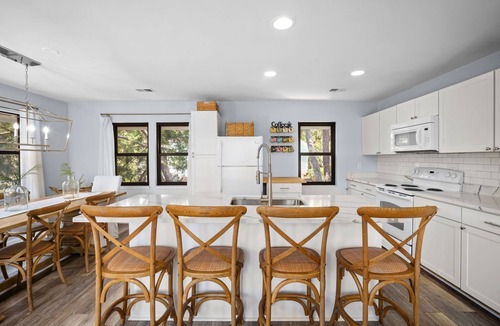 Deer Lake House | Wildlife viewers dream! Peaceful & so clean, golf cart incl., pool across street