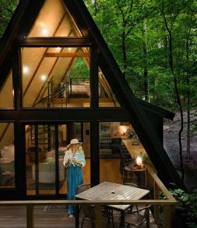 Abbeville Villa | Wilewood A-Frame, Romantic Treehouse Getaway, Hot Tub