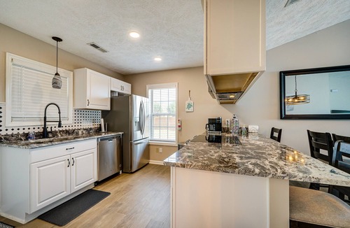 Murraysville House | Wilmington Home ~ 7 Mi to Wrightsville Beach!