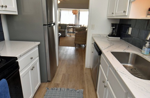 Inlet Harbour House | Windjammer - Walk to Beach in Garden City Beach