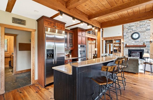 Fairview House | Windy Path Farm | Animals, Hot Tub, Game Room + Breathtaking VIEWS!