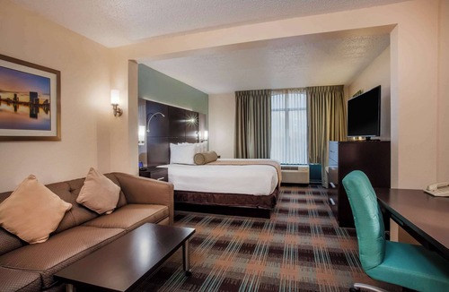 Airport North Hotel | Wingate by Wyndham - Orlando International Airport