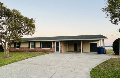 Florida South Atlantic Coast House | WINTER 24-25 NOW AVAILABLE ! Amazing Views, Great Fishing Lake and Pet Friendly!
