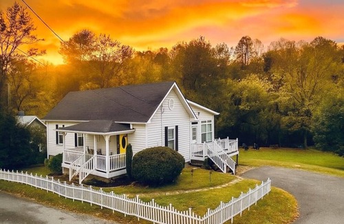 Walland House | Wizard House + Hot Tub, Private Creek, Large Yard, EV Charge