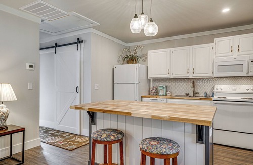 Kirkland Apartment | Wooded Couples Haven! 15 Mi to Wrightsville Beach