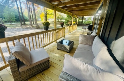 Oakland Cabin | Wooded Tiny Cabin Near Memphis with 2 Bedrooms, 2 Bathrooms & Fire Pit