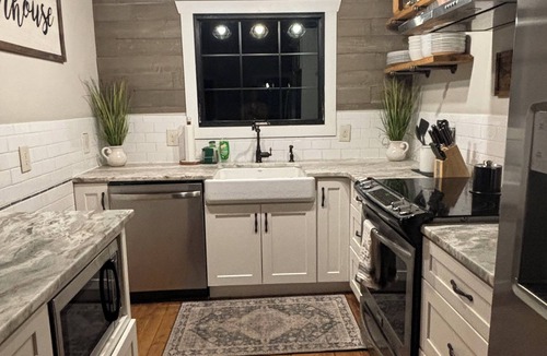 Glenville Ski Chalet | Woodsy Cabin @ Lake Glenville- minutes to marina & brewery