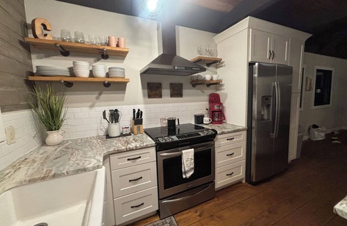 Glenville Ski Chalet | Woodsy Cabin @ Lake Glenville- minutes to marina & brewery