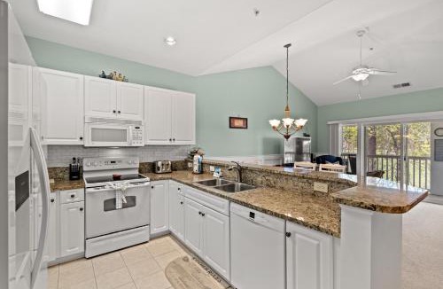 Conway House | Word Tour Golf Resort , 2 BR Villa with Pool Access Near Broadway at the Beach