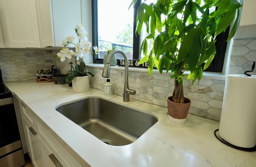 North Central Hollywood House | World Cup Oasis. 12 min from Beach & Casino. 18 min from World Cup stadium.