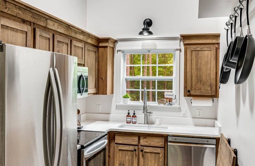 Dahlonega House | WOW! Family Friendly Getaway:Hot Tub, Fire Pit, Nature, Wine & Weddings