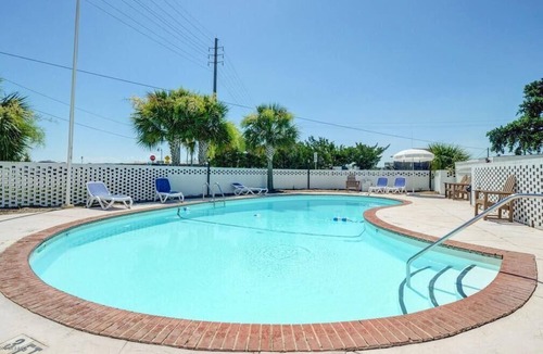 Airlie Apartment | Wrightsville Beach | Waterway Sail Away