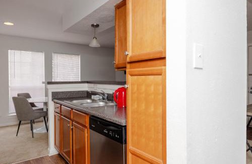Coliseum Central Apartment | Wyndham 1205 Modern luxe 2BD2BA I Parking