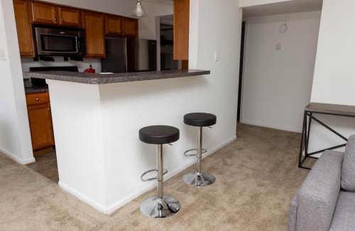 Coliseum Central Apartment | Wyndham 219 Modern 2br suite, Parking