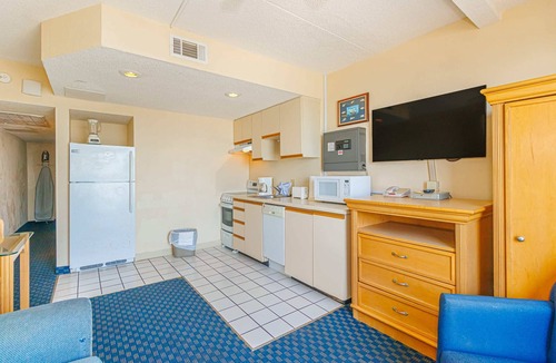 Downtown Myrtle Beach Condo | Yachtsman S705 1BR Sloop