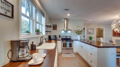 Thunderbolt Apartment | Year-Round Pool & Gazebo Near Historic District