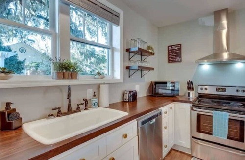 Thunderbolt House | Year-Round Pool & Gazebo Near Forsyth Park