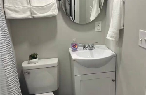 Goldsboro Apartment | Yellow door apartment