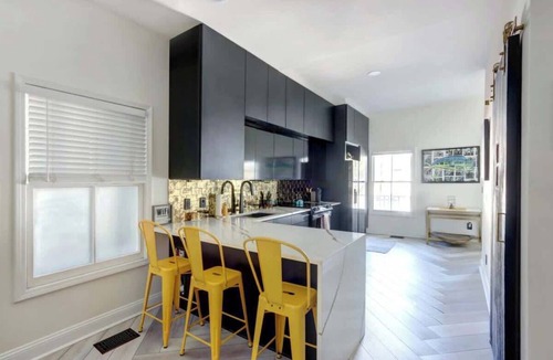 Dixon Park Apartment | Yellow Door Inn, Modern | Dog-Friendly | Mini Golf!