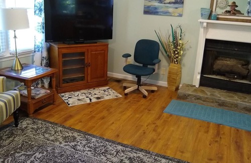 Lavonia House | Yellow House; 2 BR, 1 1/2 baths available for rent