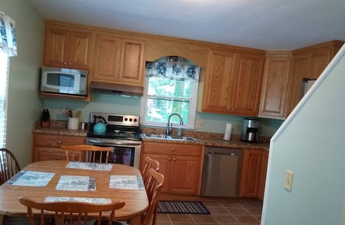 Lavonia House | Yellow House; 2 BR, 1 1/2 baths available for rent