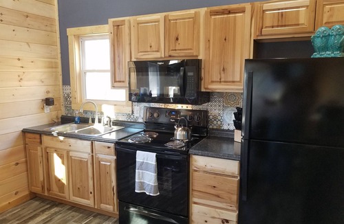 Whittier Cabin | Your Cozy Smoky Mtn Basecamp for Adventure (and S’mores) Hot Tub, 2 Kings