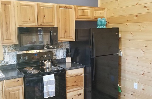 Whittier Cabin | Your Cozy Smoky Mtn Basecamp for Adventure (and S’mores) Hot Tub, 2 Kings