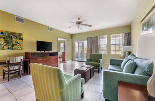 West Kissimmee Hotel | Your Favorite Destination for Easy and Memorable Trips! Outdoor Pool!