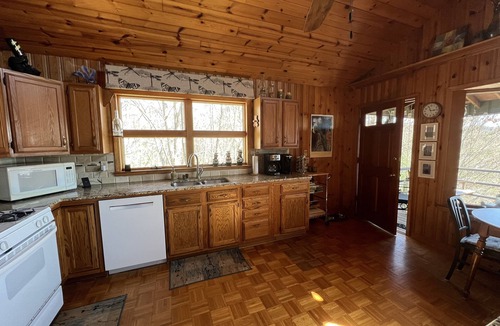 Brevard House | Your perfect Get-Away with lovely mountain views! "5 Star" Property!