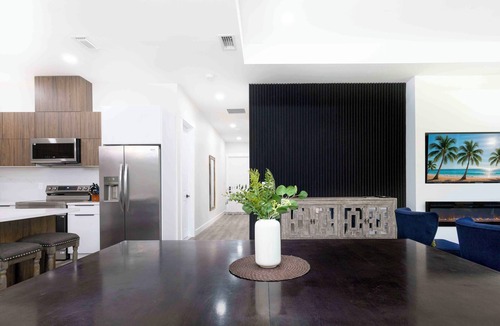 Port Charlotte House | Your Perfect Vacation Getaway . Brand-New Sleek and Stylish Modern Home,