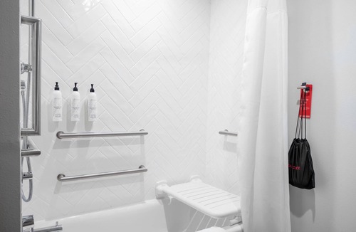 Clearwater Hotel | Your Relaxing Getaway Awaits! Free Breakfast, Free Parking, Pets Allowed, Pool