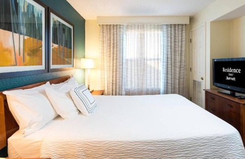 Lakeland House | Your Relaxing Getaway Awaits! 4 Comfortable Units, Pets Allowed, Near Adair Park
