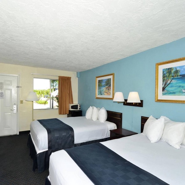 Ideal Place to Relax w/Outdoor Shared Pool, Free Parking | Near Top Attractions
