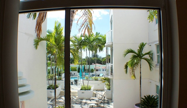 1 Bd across from beach walk to BalHarbor Shops,restaurants,supermarket & shops in Surfside