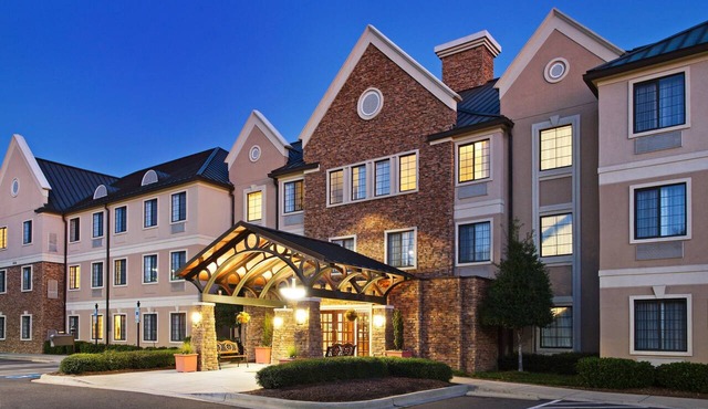 1 Bedroom King Suite | Free Breakfast & Pool