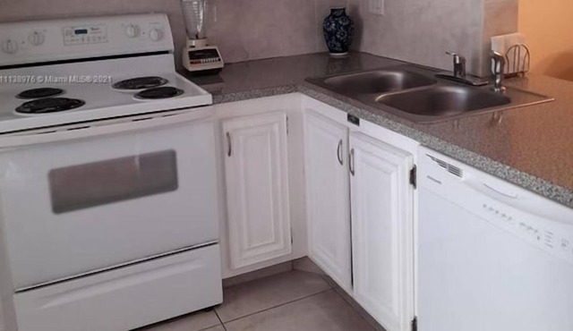 1 Bedroom Condo 232772 by Houzlet