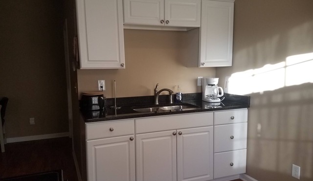 1 BR 1 Bath Upstairs Apartment