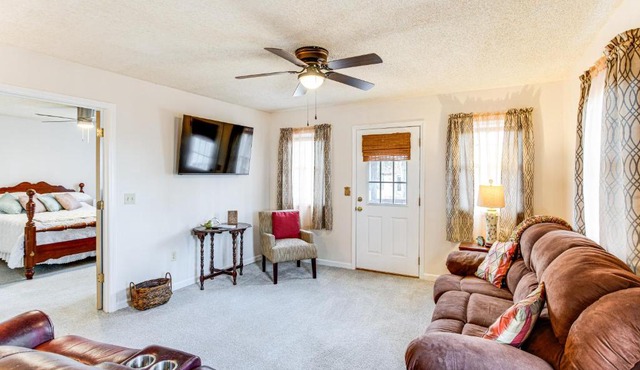 1 Mi to Lake Murray! Pet-Friendly Extended Getaway