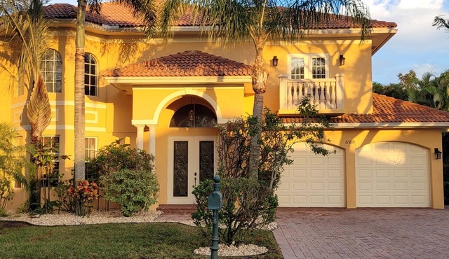 15 Minute Drive to Beach! - Lux 4 BR/ 3.5 BA Heated Pool and Hot Tub home -Gated