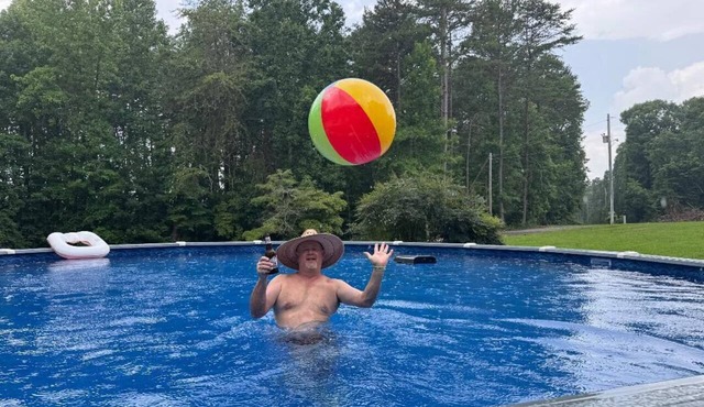 15 PRIVATE ACRES ! WATERFRONT, SWIMMING POOL ! HOT TUB ! PETS WELCOME TOO !