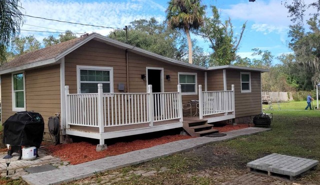 1957 Cozy tiny home 2 bedroom house close to Disney World