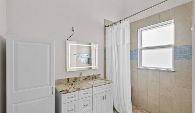 2/1 with Loft Riverside Retreat for Remote Workers- Pet Friendly in Fort Pierce