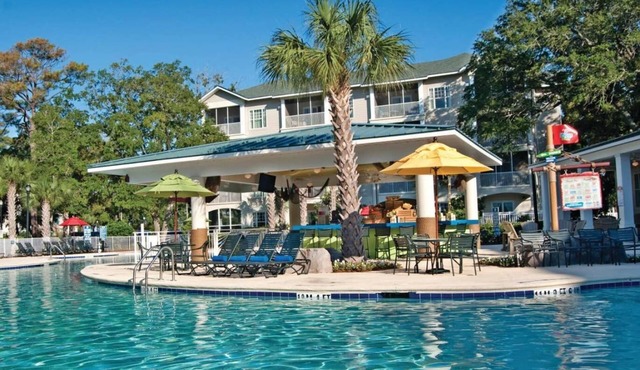2 1BR Suites near Market Common: Full Kitchen, Washer & Access to Resort Pools
