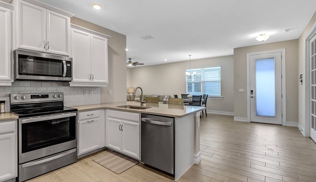 2 Bed + Den, 2 Bath Villa