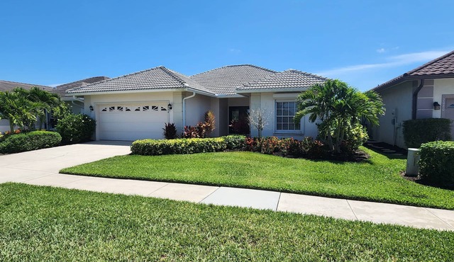 2 Bedroom + Den overlooking the Golf Course with Heated Salt Water Pool