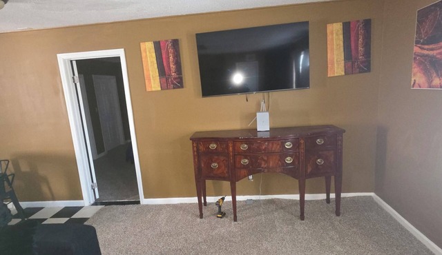 2-bedroom house in fabulous Grovetown with cool AC breeze,and heat.Cozy cottage