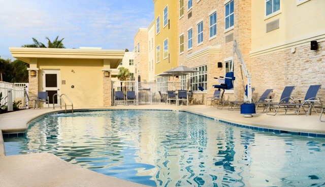 2 Bedroom Suite w/Full Kitchen | Free Breakfast