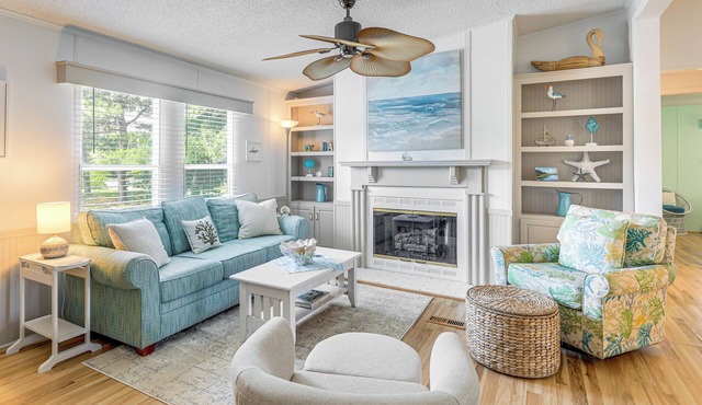 2 Blocks to Crystal Coast: Family-Friendly Retreat